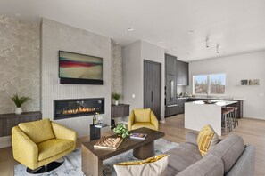 TV, fireplace