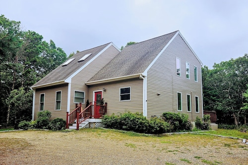 Charming 4-bedroom house with AC and WiFi in beautiful Edgartown