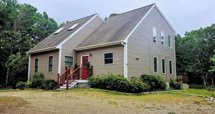 Charming 4-bedroom house with AC and WiFi in beautiful Edgartown