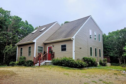 Charming 4-bedroom house with AC and WiFi in beautiful Edgartown