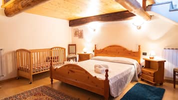 9 chambres, fer et planche à repasser, Wi-Fi, draps fournis