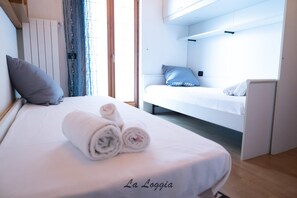9 chambres, fer et planche à repasser, Wi-Fi, draps fournis