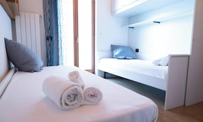 9 chambres, fer et planche à repasser, Wi-Fi, literie fournie