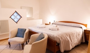 9 habitaciones, tabla de planchar con plancha, wifi y ropa de cama 