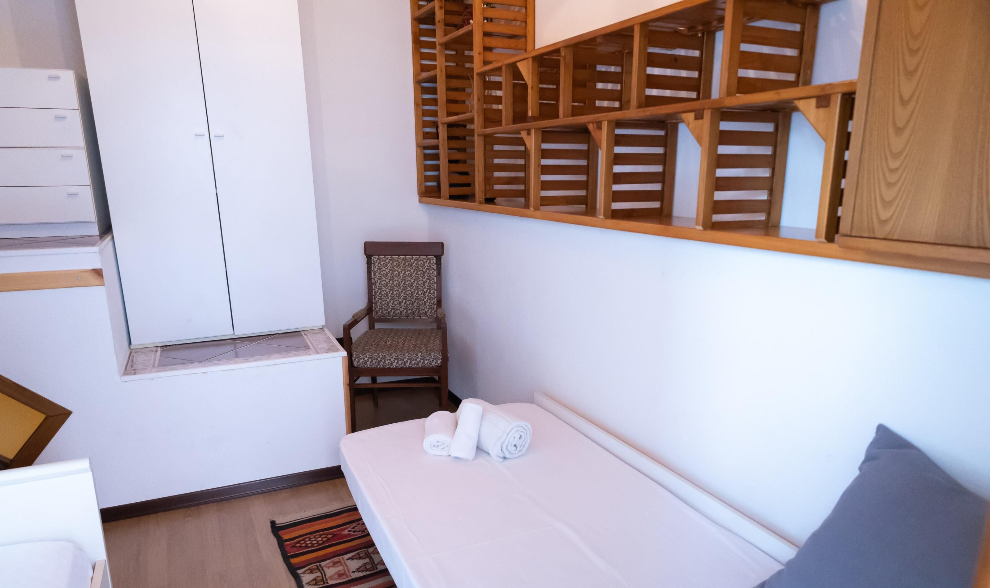 9 chambres, fer et planche à repasser, Wi-Fi, draps fournis