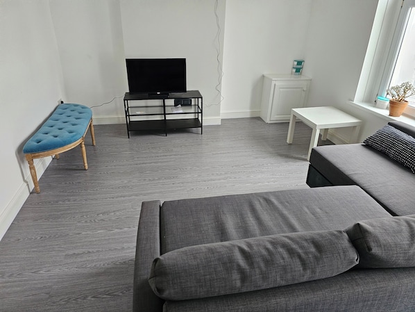 Apartment | Living area - Cardiff City Apartment - Modern & Cozy (Cardiff)