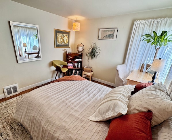 2 bedrooms, desk, iron/ironing board, free WiFi