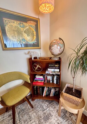 Interior - Cozy 2-bedroom apartment in Vancouver walk/bike distance to pubs/shopping! (Vancouver)