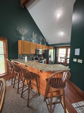 Fridge, microwave, oven, stovetop - Camelback Mt View!  Beautiful - 4bd 3bth Private Home (Tannersville)