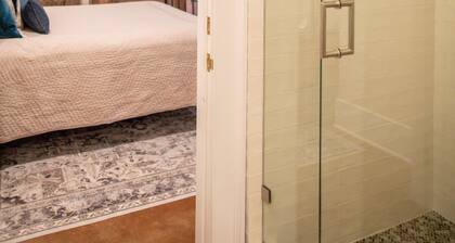 Charming garden apartment with Hudson River views in historic downtown Kingston