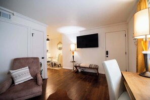 TV, offices - Downtown Gem Close to Everything (Little Rock)