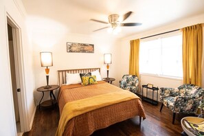 1 bedroom, desk, iron/ironing board, travel cot - Downtown Gem Close to Everything (Little Rock)