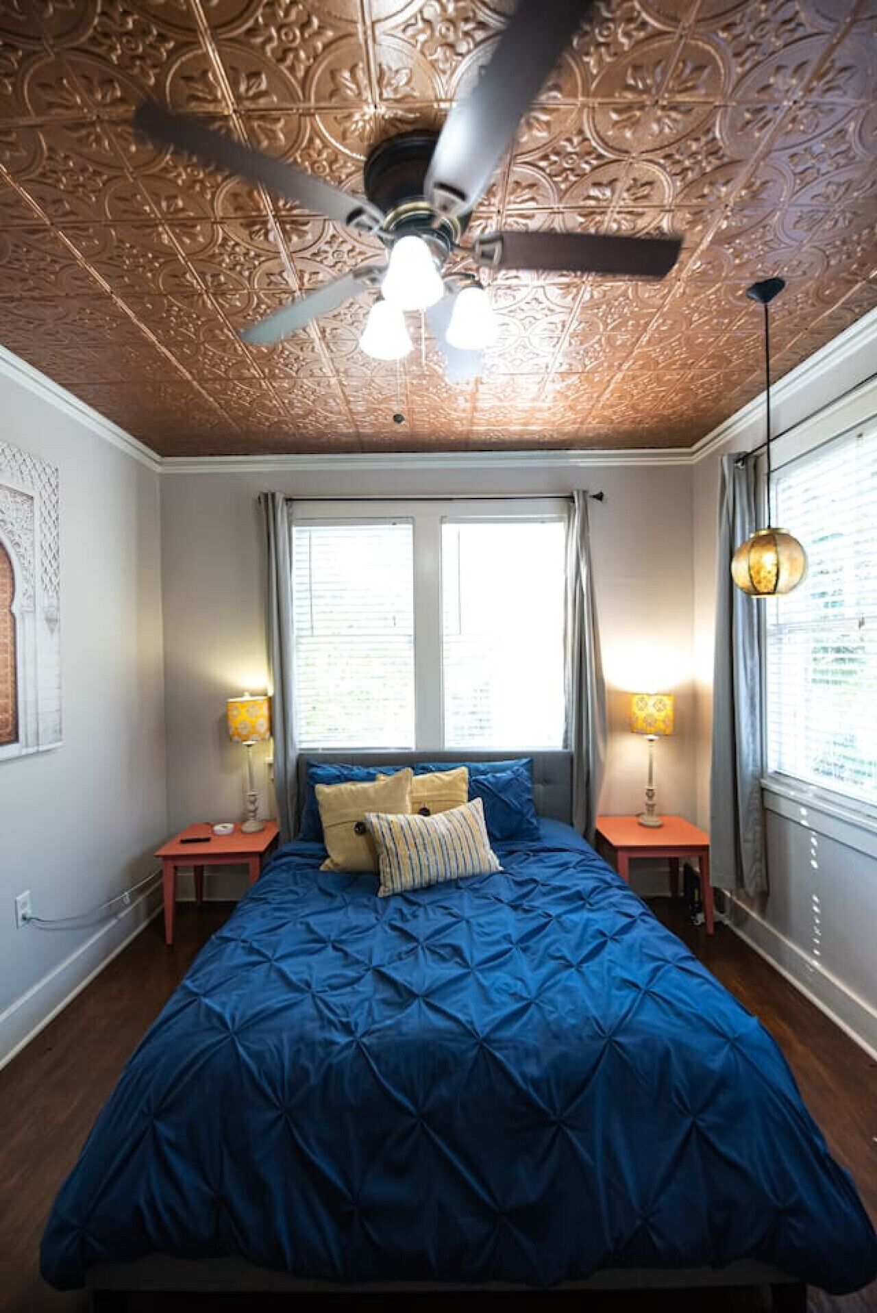 3 bedrooms, desk, iron/ironing board, travel crib