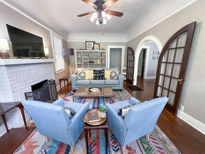 Télévision, cheminée