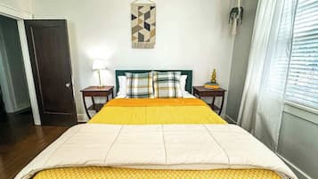 3 bedrooms, desk, iron/ironing board, travel cot