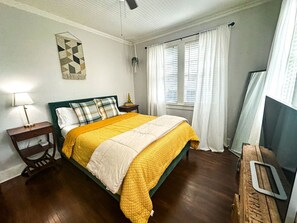 3 chambres, bureau, fer et planche Ă repasser, lit parapluie