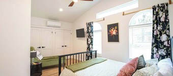 The Midtown Modern Maximalist - 4BD/3Bath