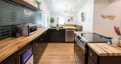 The Midtown Modern Maximalist 4BD 3Bath