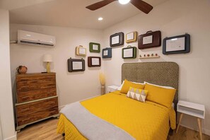 4 bedrooms, desk, iron/ironing board, travel cot - The Midtown Modern Maximalist - 4BD/3Bath (Little Rock)