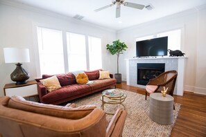 TV, fireplace