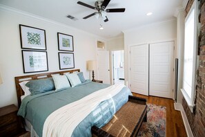 3 bedrooms, desk, iron/ironing board, WiFi