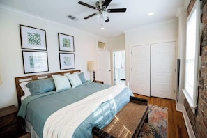 2 habitaciones, tabla de planchar con plancha, wifi y ropa de cama