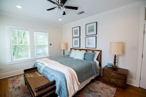 3 bedrooms, desk, iron/ironing board, WiFi - The Midtown Pearl with midterm discounts (Little Rock)