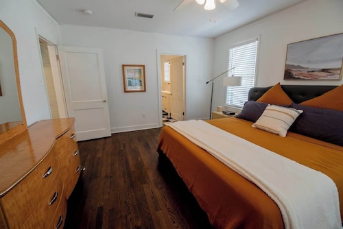 Perfectly Located 3BD in Historic Park Hill