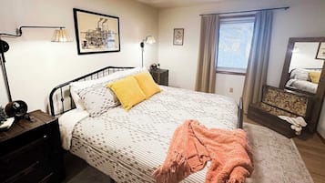 3 bedrooms, iron/ironing board, travel crib, WiFi