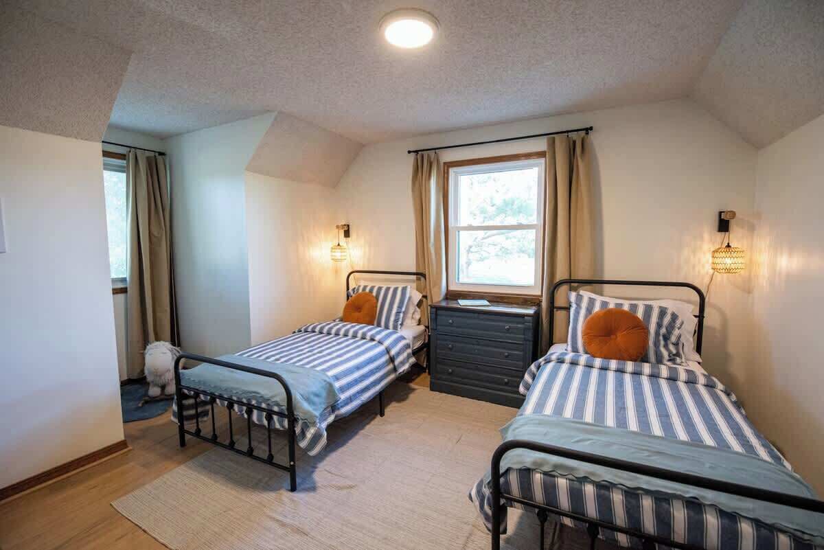 3 bedrooms, iron/ironing board, travel crib, WiFi