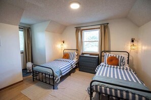 3 bedrooms, iron/ironing board, travel cot, WiFi - The Cozy Little Farmhouse (El Paso)