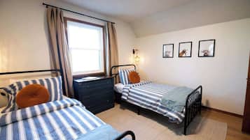 3 bedrooms, iron/ironing board, travel crib, WiFi