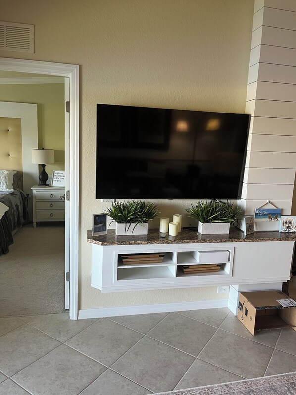 2 bedrooms, iron/ironing board, WiFi, bed sheets - 2-bedroom condo in awesome River Strand. OFF SEASON RATES AVAILABLE! (Bradenton)