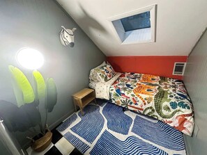 5 bedrooms, WiFi, bed sheets