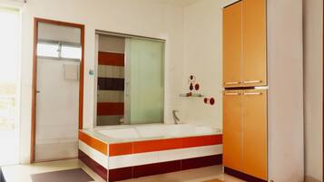 Deluxe Room | Private spa tub