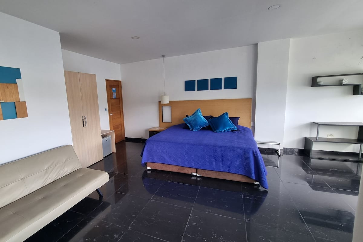 Quarto exclusivo | Individualmente decorados, cortinas blackout, Wi-Fi de cortesia