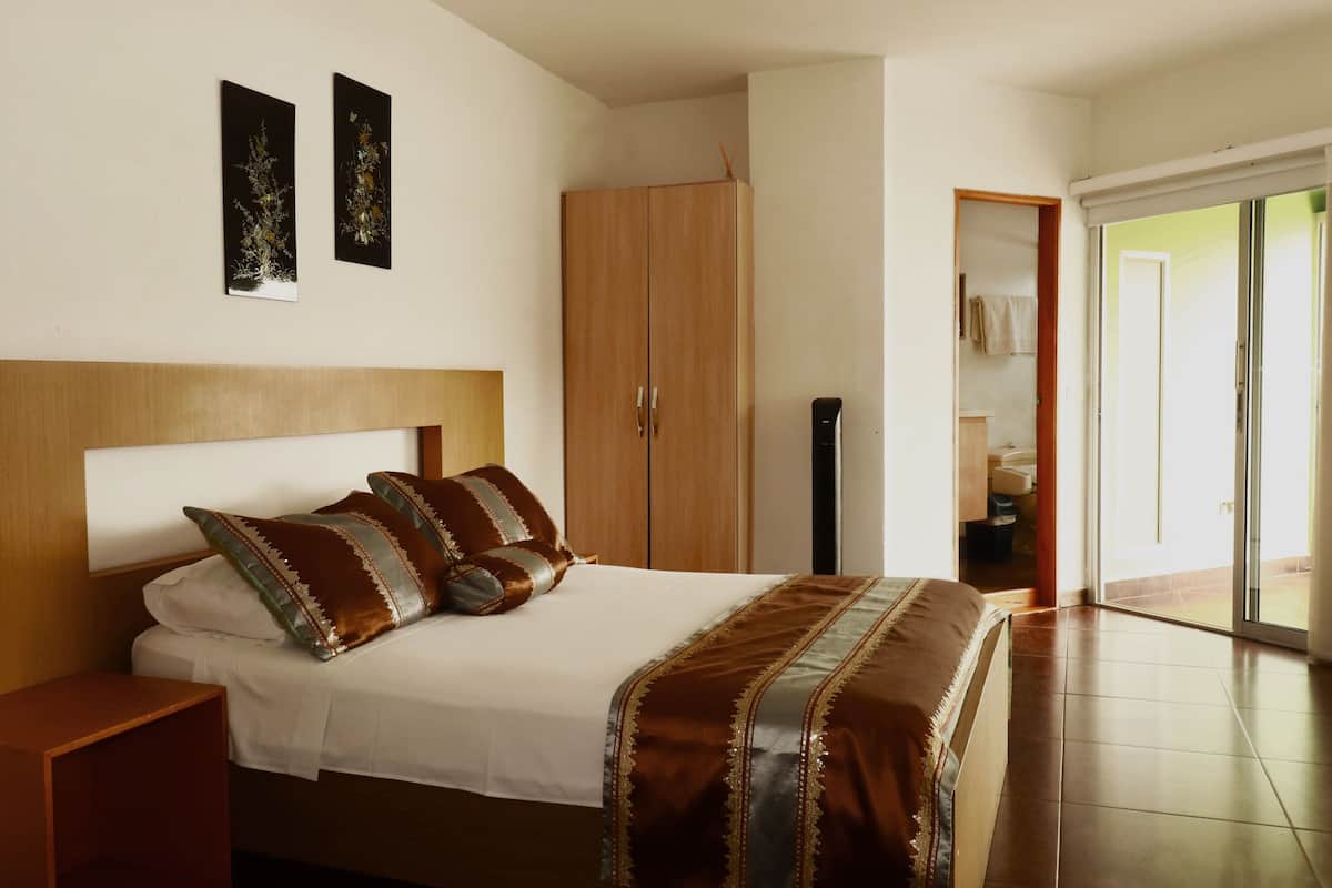 Quarto família | Individualmente decorados, cortinas blackout, Wi-Fi de cortesia