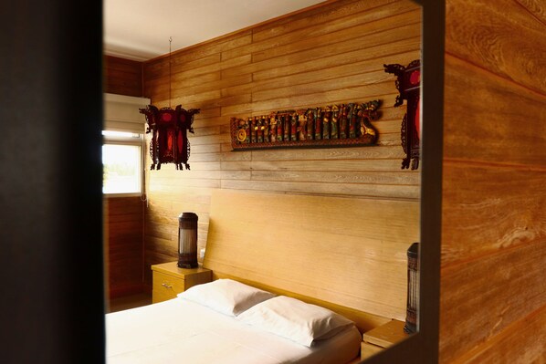 Individually decorated, blackout curtains, free WiFi, bed sheets