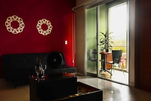 Phòng đôi Deluxe, ban công, quang cảnh một phần hồ | Trang trí khác biệt, màn/rèm cản sáng 