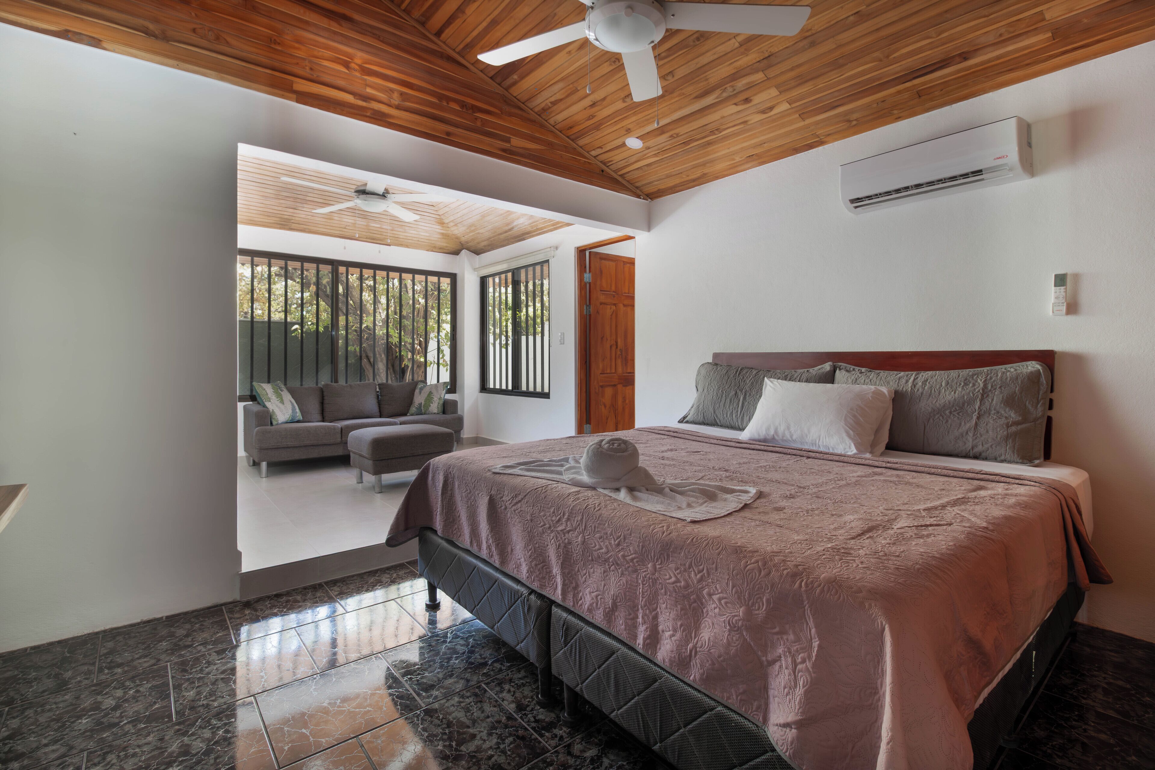 3 bedrooms, desk, free WiFi, bed sheets