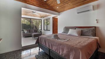 3 bedrooms, desk, free WiFi, bed sheets