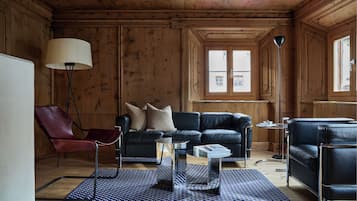 Télévision, livres, chaîne hi-fi