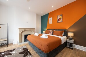 4 bedrooms - CollegeHouse-FREEParking&HighSpeedWIFI-Modern-Cosy (Whalley Range)