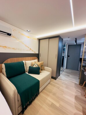 Smart TV - Luxurious and cozy beachfront flat. In front of Cabo Branco beach. (Cabo Branco João Pessoa)