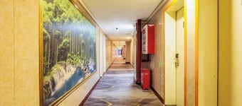 Qiyuan Yueding Business Hotel (Beijing Huilongguan East Street Subway Station)