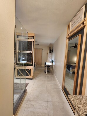 1 bedroom, iron/ironing board, WiFi, bed sheets - Cozy Apartment at Citrus Park (Tampa)