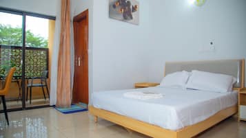 Comfort Studio, Balcony, Courtyard View | Desk, laptop workspace, blackout drapes, free WiFi