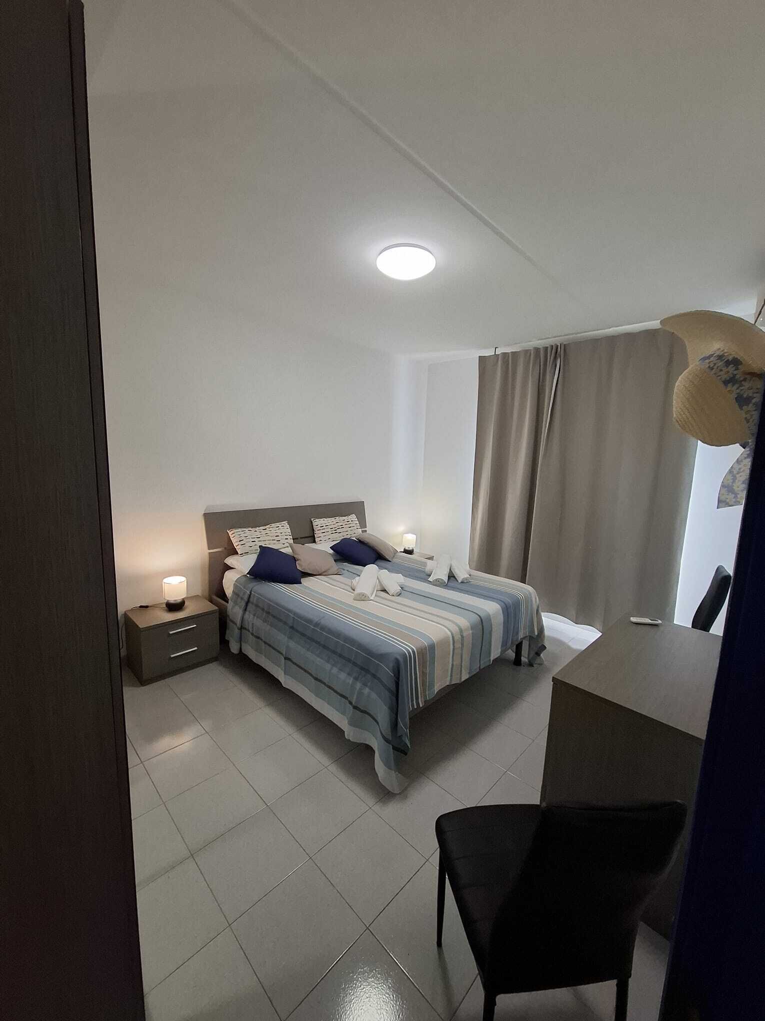 Iron/ironing board, bed sheets