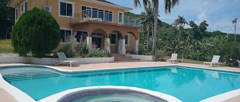 Fachada de la propiedad