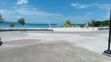 Gần bãi biển, xe đưa đón bãi biển